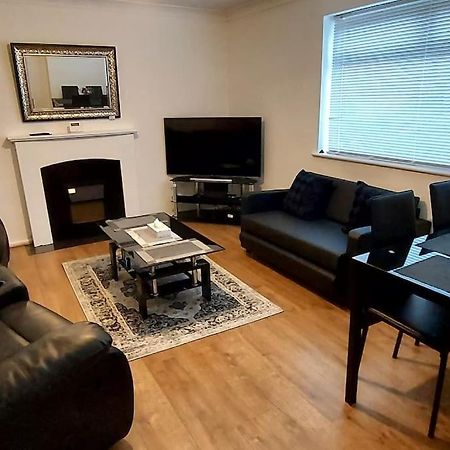 Maisonette With Patio 1 Double Bed Urmston Exterior foto