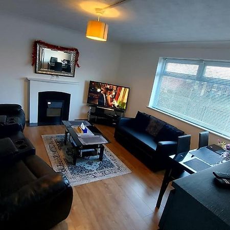 Maisonette With Patio 1 Double Bed Urmston Exterior foto