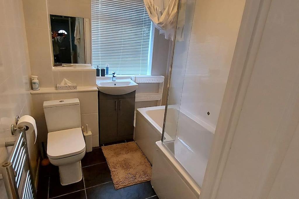 Maisonette With Patio 1 Double Bed Urmston Exterior foto