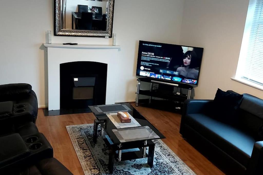 Maisonette With Patio 1 Double Bed Urmston Exterior foto