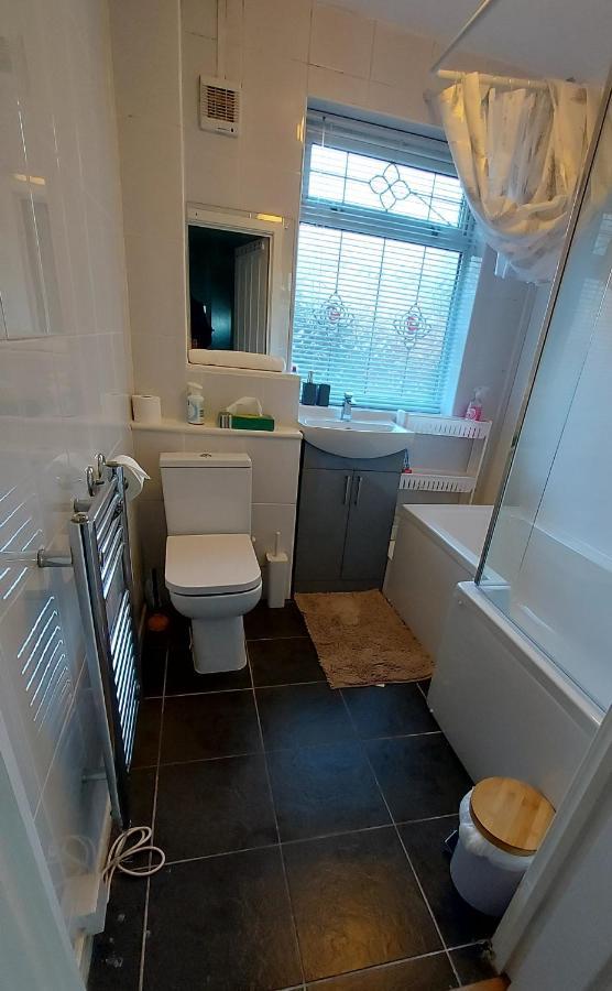 Maisonette With Patio 1 Double Bed Urmston Exterior foto