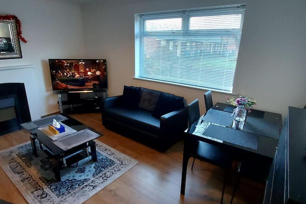 Maisonette With Patio 1 Double Bed Urmston Exterior foto
