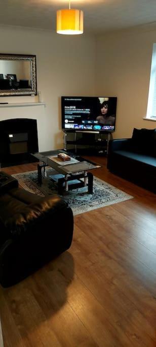 Maisonette With Patio 1 Double Bed Urmston Exterior foto