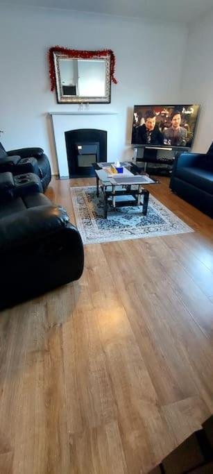 Maisonette With Patio 1 Double Bed Urmston Exterior foto