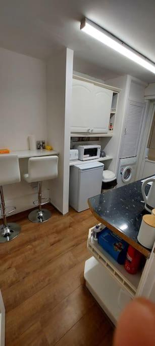 Maisonette With Patio 1 Double Bed Urmston Exterior foto