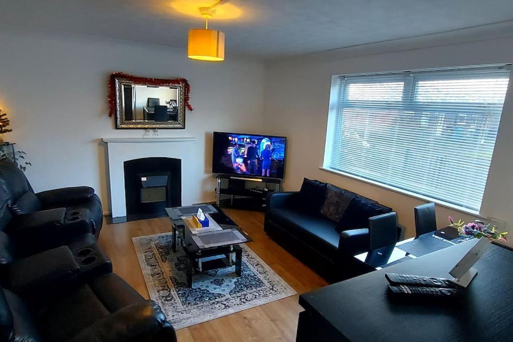 Maisonette With Patio 1 Double Bed Urmston Exterior foto